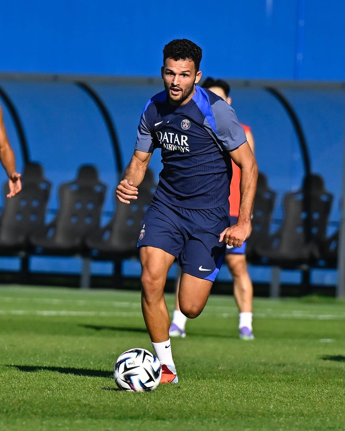 LOL官网-包含窗口期巴黎圣日耳曼备战葡超，战术微调细节曝光，底气十足，年轻球员得到机会的词条