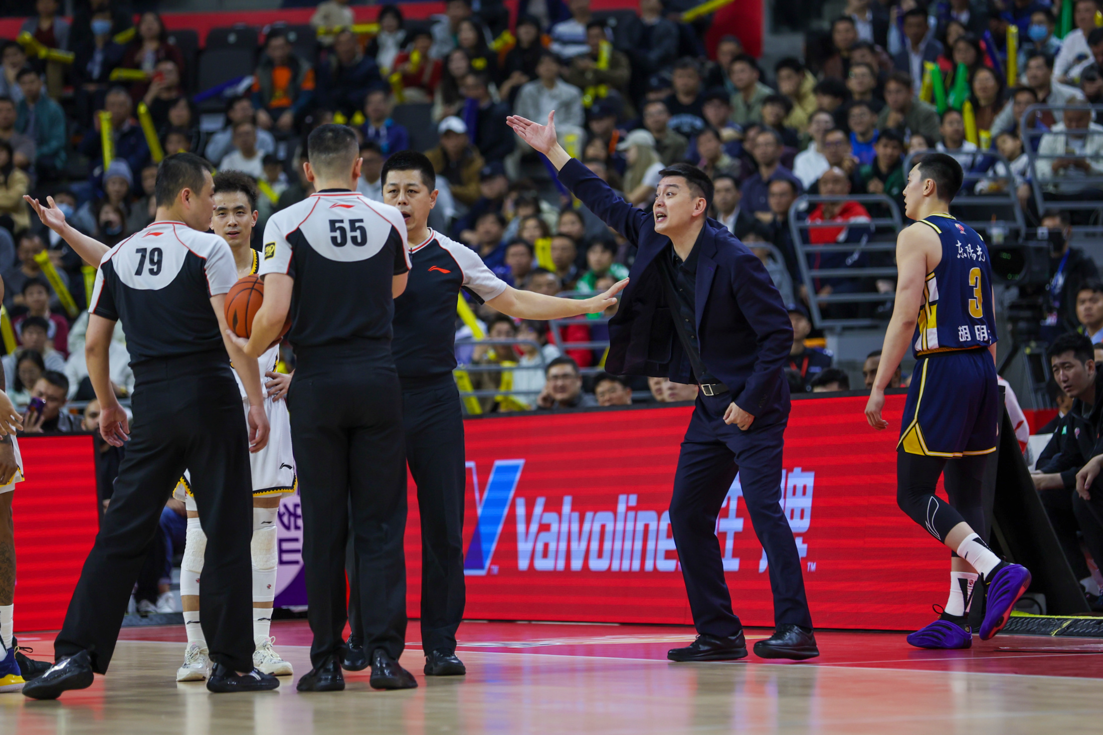 LOL官网-关键时刻突围战来临；马赛围绕CBA季后赛刷新队史纪录；更衣室稳定；资深球员宣示担当的简单介绍